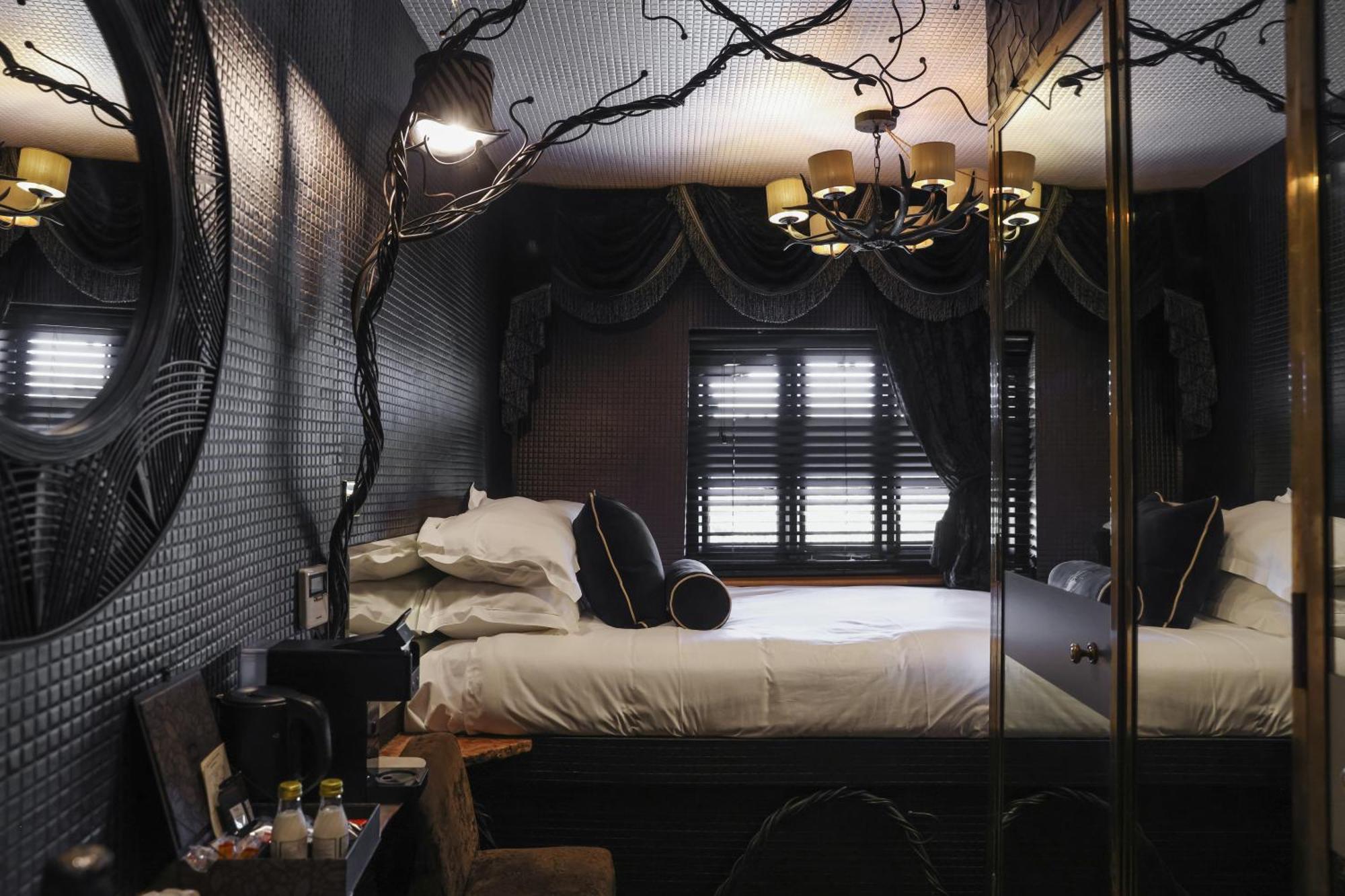 Hotel Crazy Bear