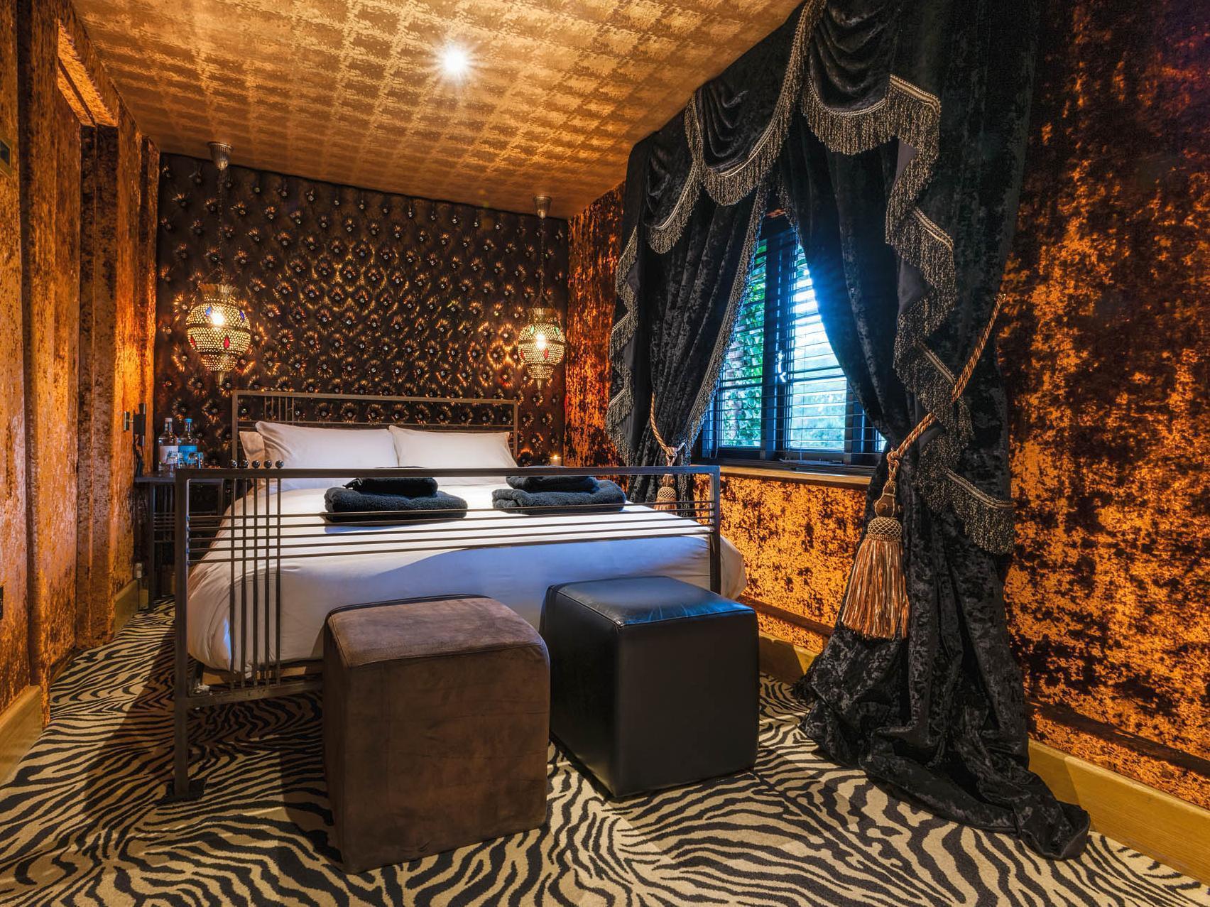 Crazy Bear Hotel 4*
