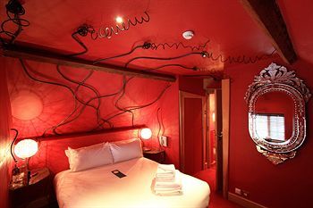 Crazy Bear Hotel 4*