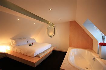 Crazy Bear Hotel 4*