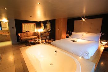 Crazy Bear Hotel