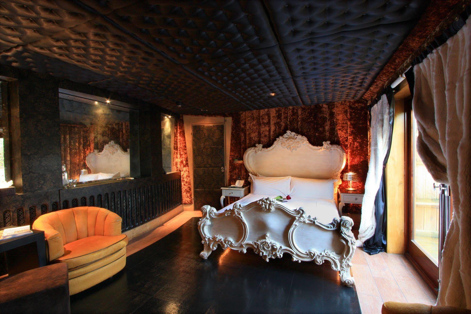 Crazy Bear Hotel Stadhampton
